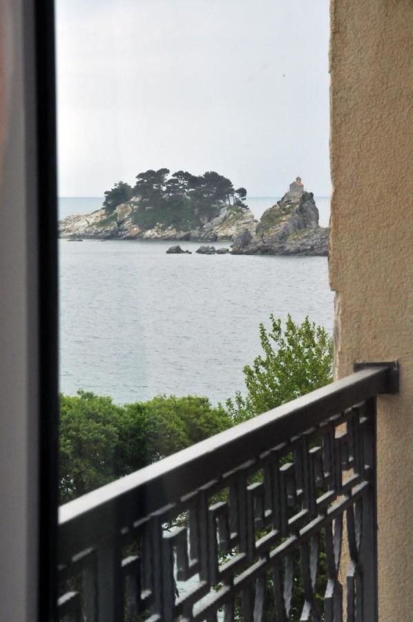 Апартаменты Seaside Apartments Petrovac Петровац
