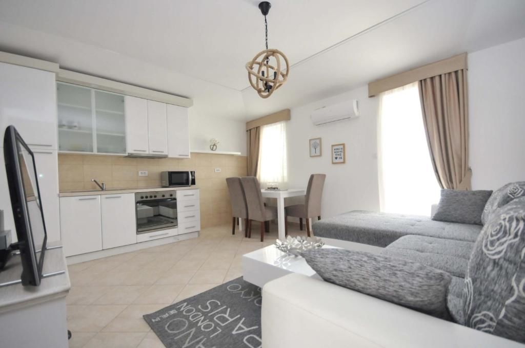 Апартаменты Seaside Apartments Petrovac Петровац