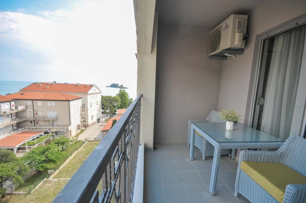 Апартаменты Seaside Apartments Petrovac Петровац