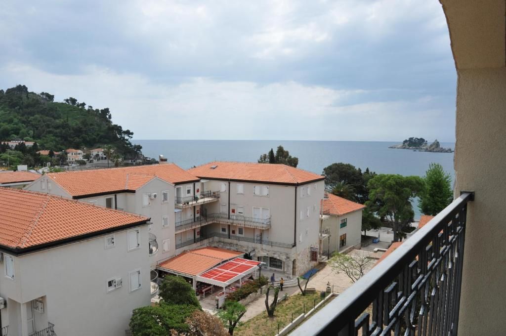 Апартаменты Seaside Apartments Petrovac Петровац