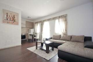 Апартаменты Seaside Apartments Petrovac Петровац Апартаменты с 1 спальней, балконом и частичным видом на море-2